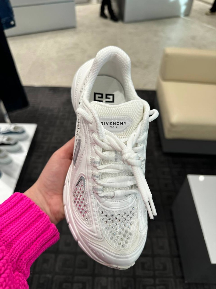 GIVENCHY Sneakers side view - Women's luxury Shoes