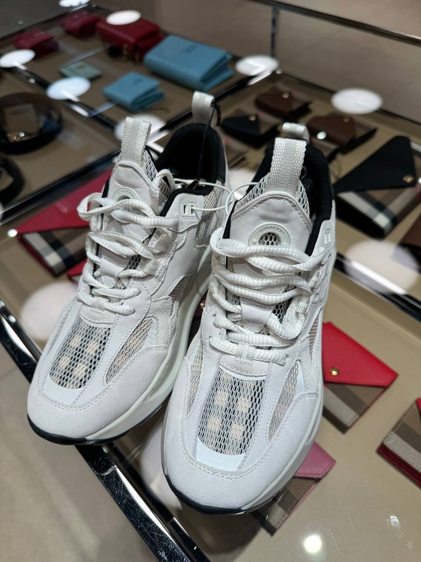 BURBERRY Sneakers side view - Men's luxury Shoes
