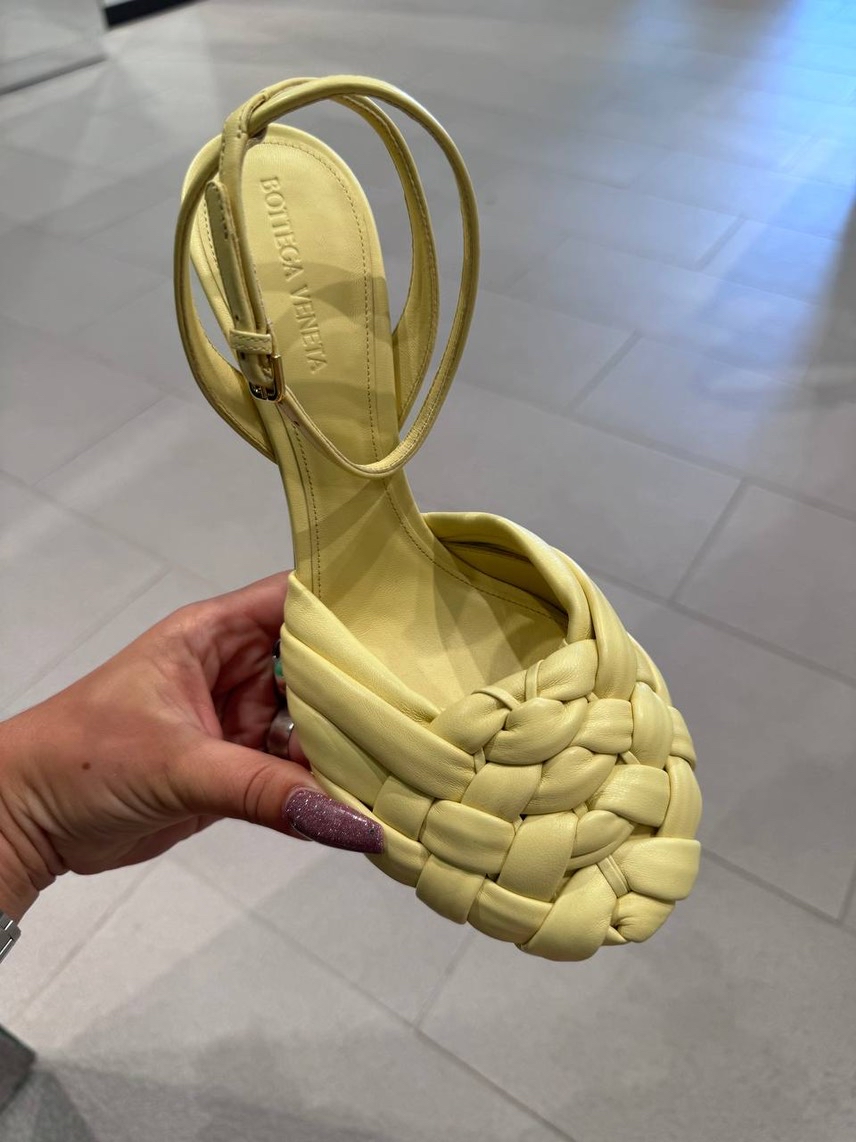 BOTTEGA VENETA Sandals side view - Women's luxury Shoes