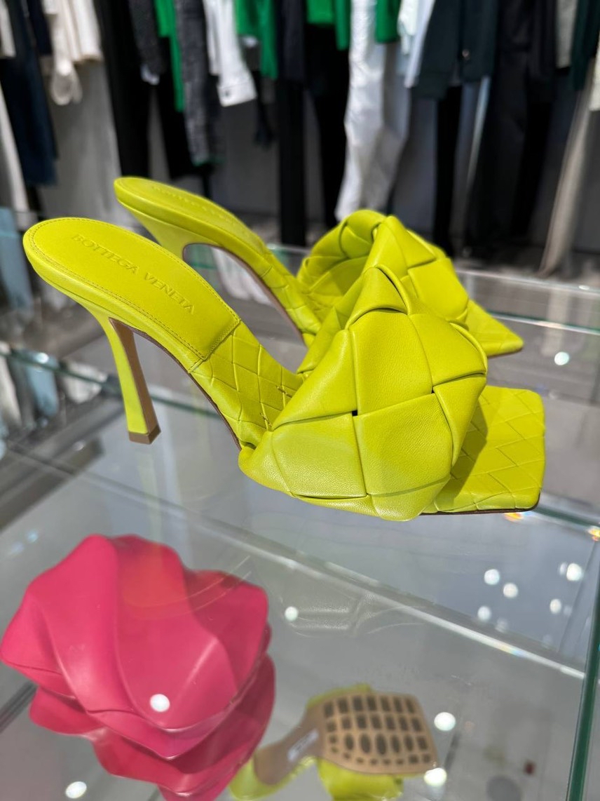 BOTTEGA VENETA Sandals side view - Women's luxury Shoes