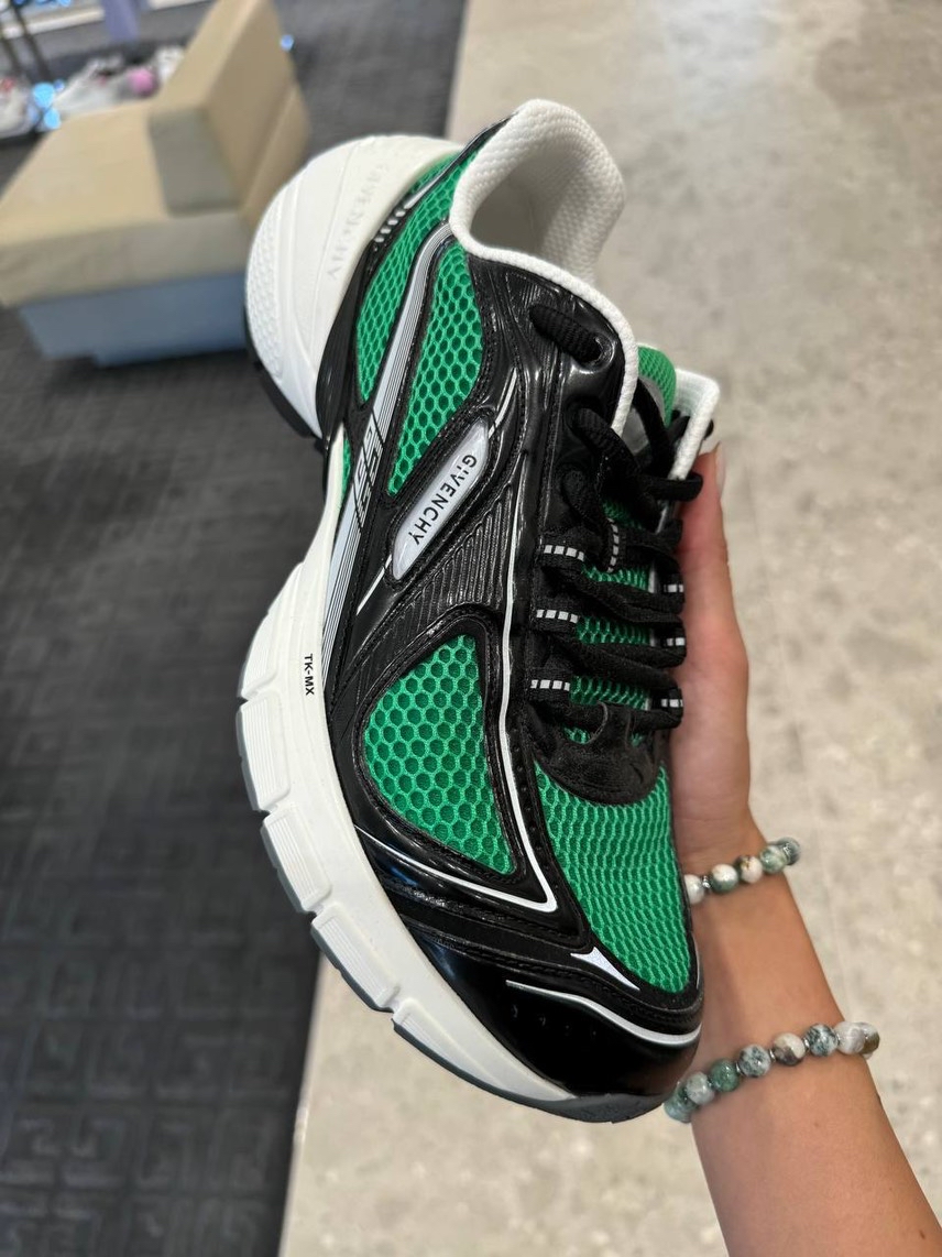 GIVENCHY Sneakers side view - Men's luxury Shoes