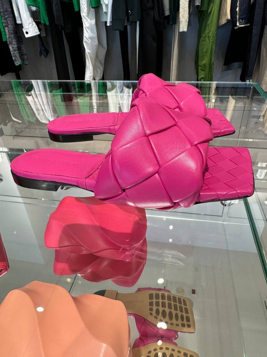 BOTTEGA VENETA Slides side view - Women's luxury Shoes