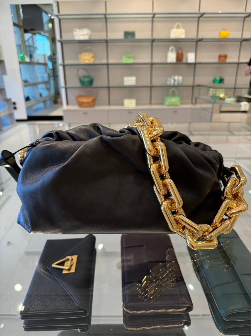 BOTTEGA VENETA Shoulder bags side view - Women's luxury Bags