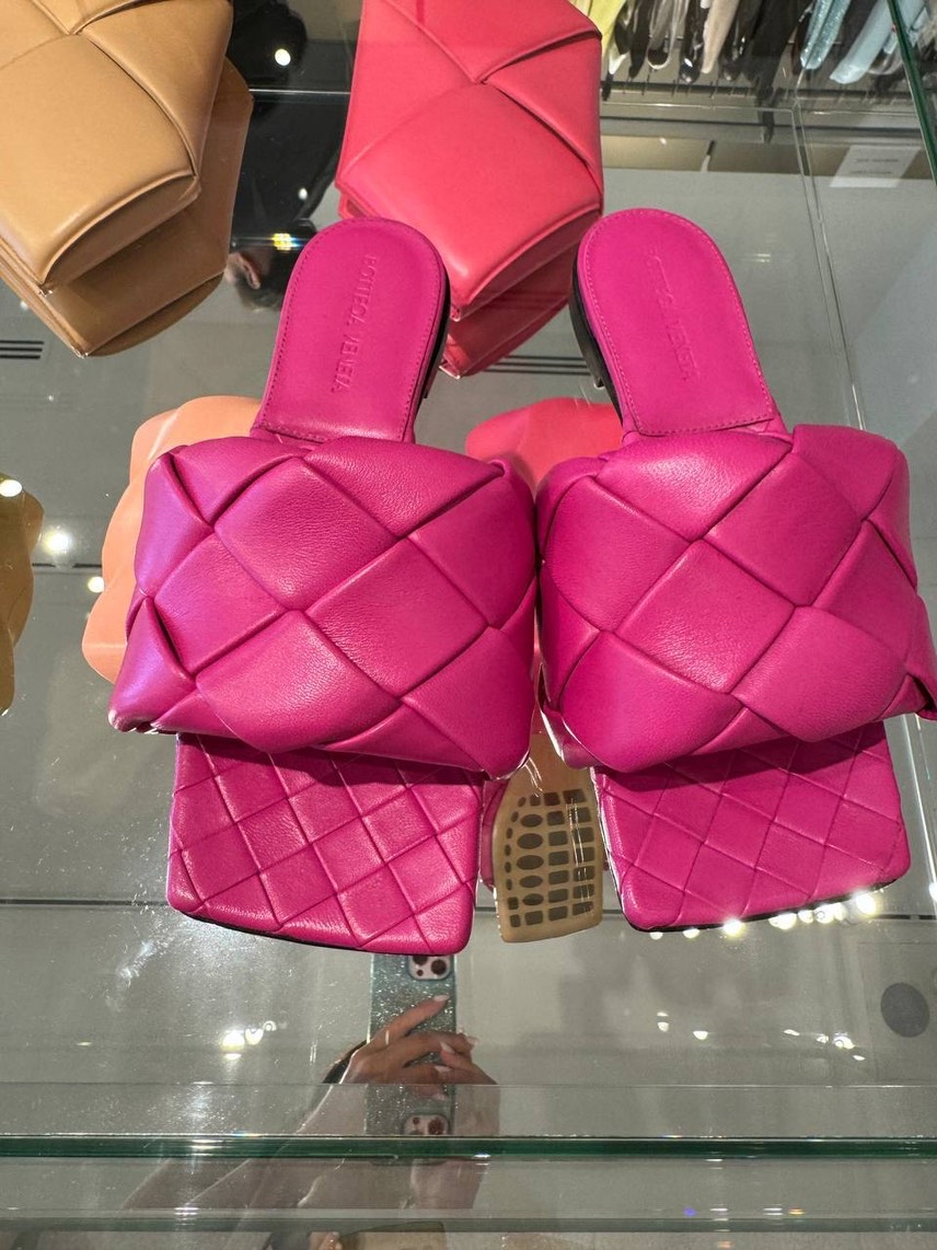 BOTTEGA VENETA Slides side view - Women's luxury Shoes