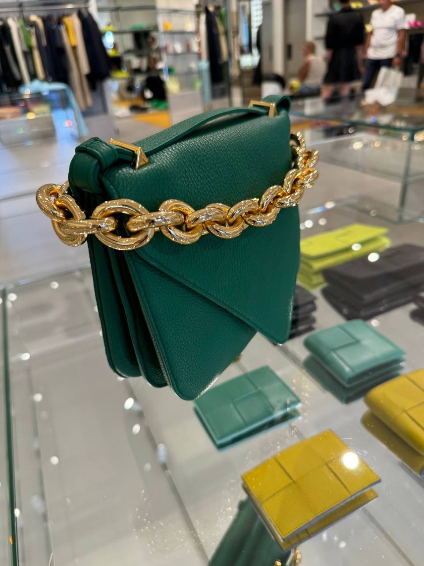 BOTTEGA VENETA Shoulder bags side view - Women's luxury Bags