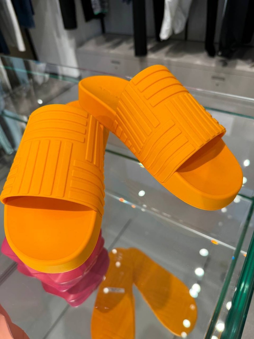 BOTTEGA VENETA Slides side view - Women's luxury Shoes