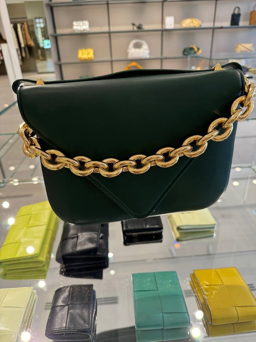 BOTTEGA VENETA Shoulder bags side view - Women's luxury Bags