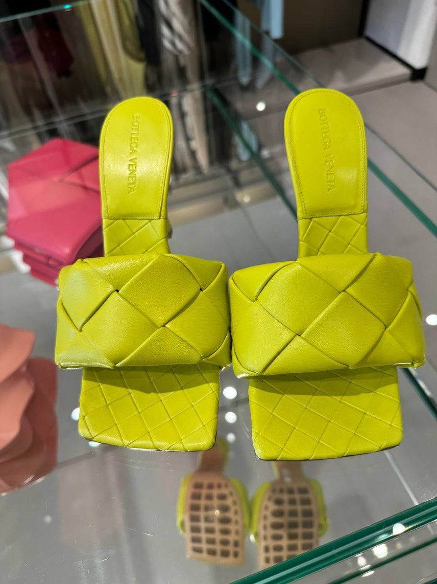 BOTTEGA VENETA Sandals side view - Women's luxury Shoes