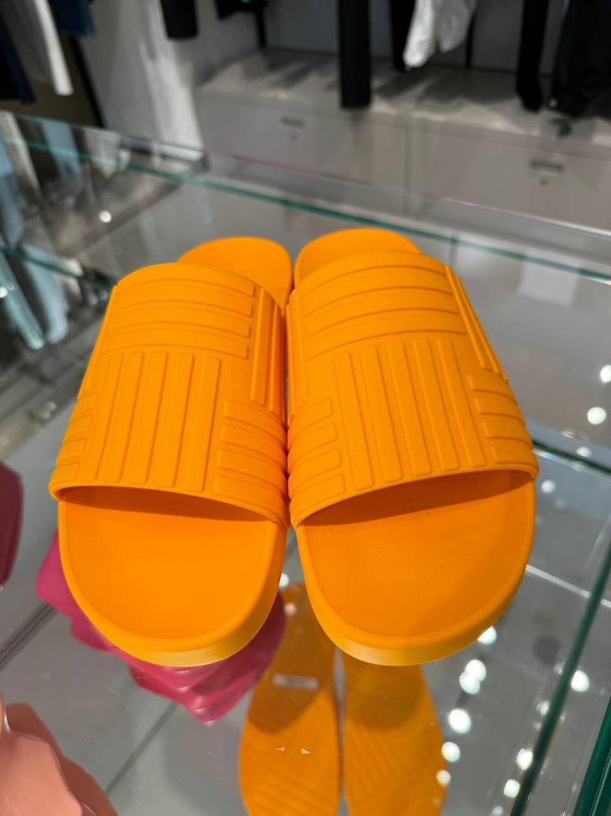 BOTTEGA VENETA Slides side view - Women's luxury Shoes