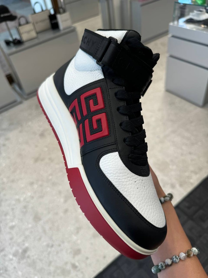 GIVENCHY Sneakers side view - Men's luxury Shoes