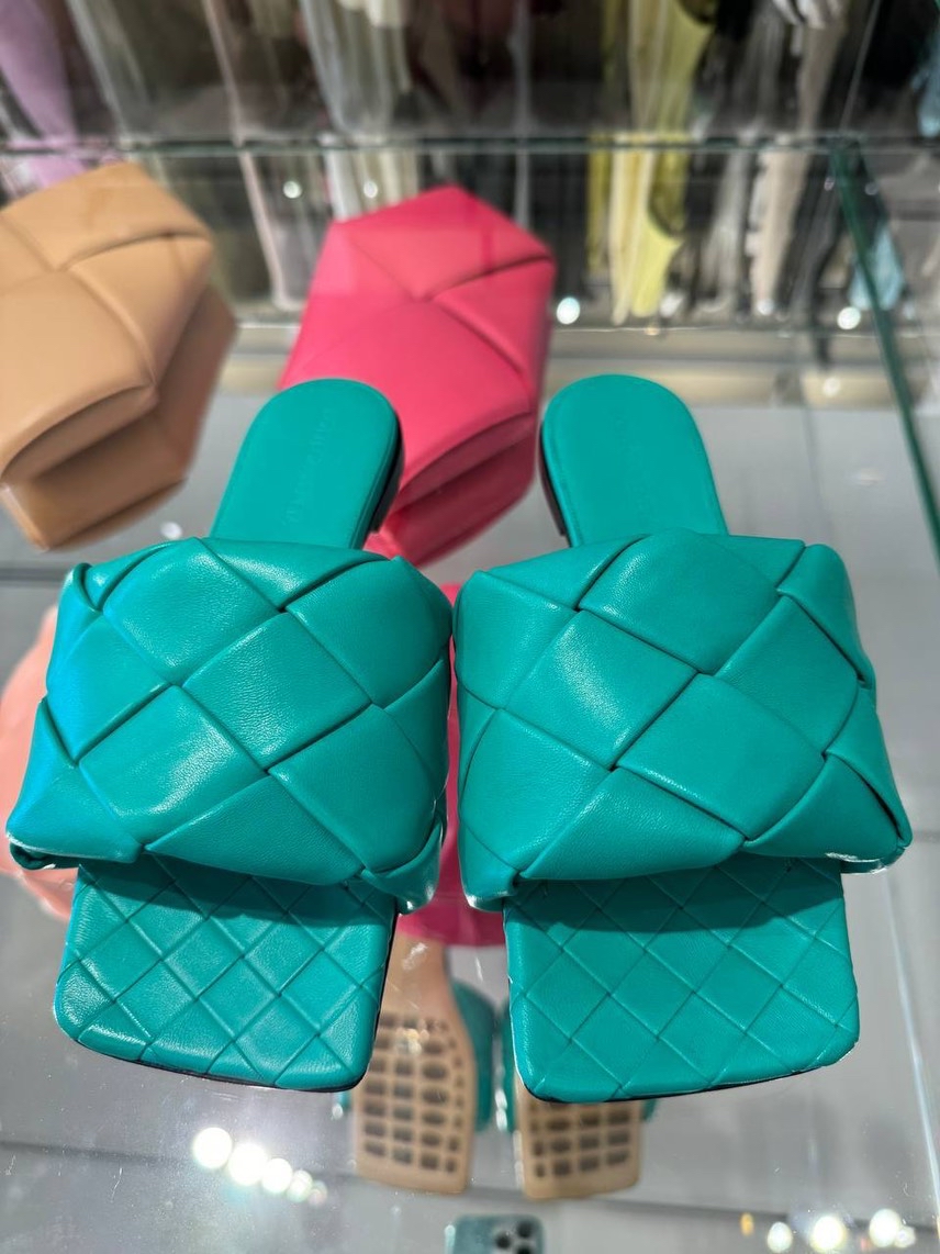 BOTTEGA VENETA Slides side view - Women's luxury Shoes