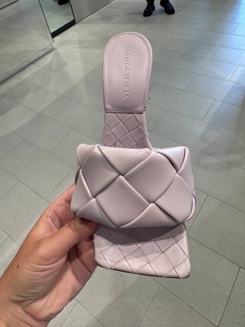 BOTTEGA VENETA Sandals side view - Women's luxury Shoes