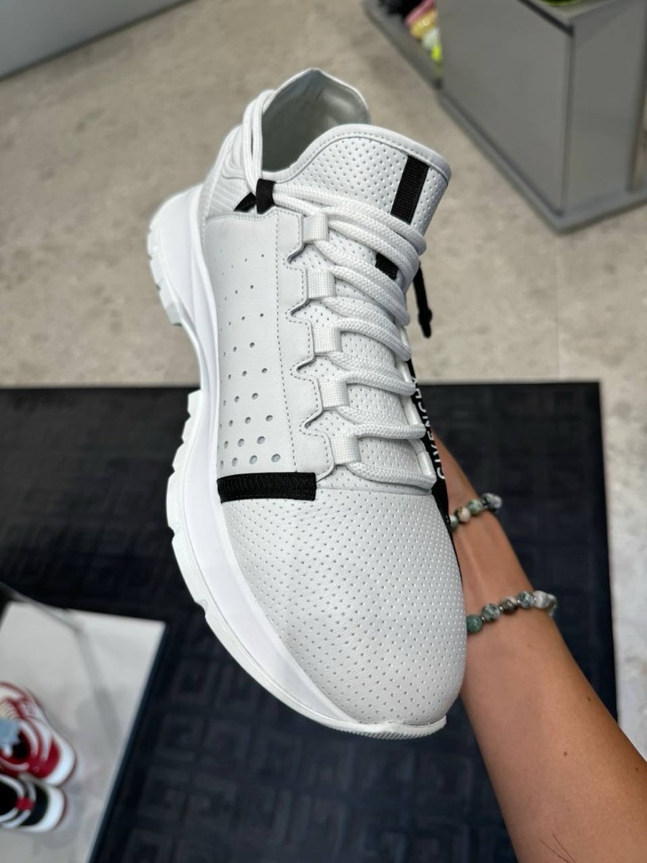 GIVENCHY｜SNEAKERS (BE0030E21U 291) Sneakers with logo GIVENCHY BE0030E21U 291 - Ancote