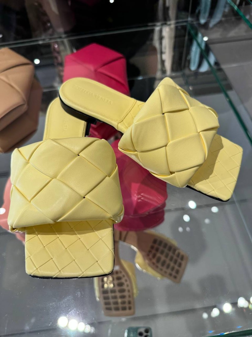 BOTTEGA VENETA Slides side view - Women's luxury Shoes