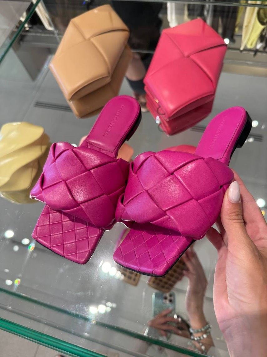 BOTTEGA VENETA Slides side view - Women's luxury Shoes