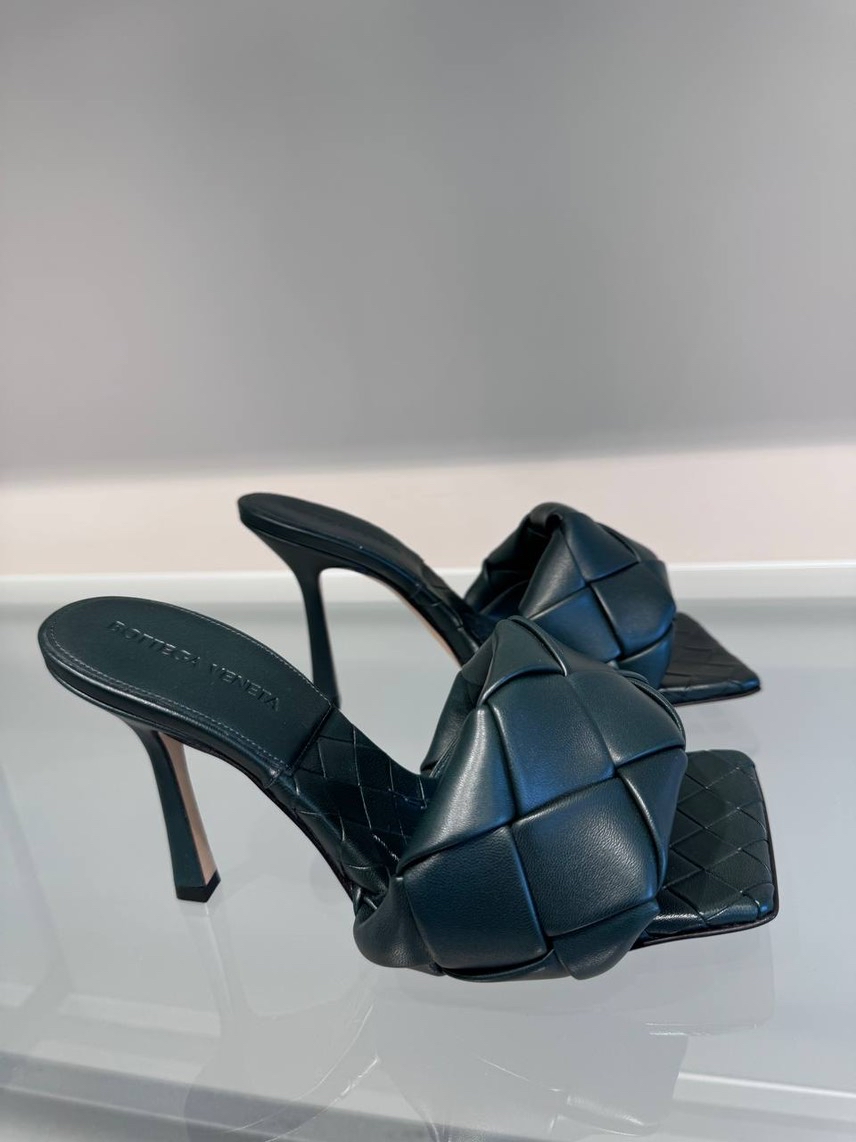 BOTTEGA VENETA Sandals side view - Women's luxury Shoes