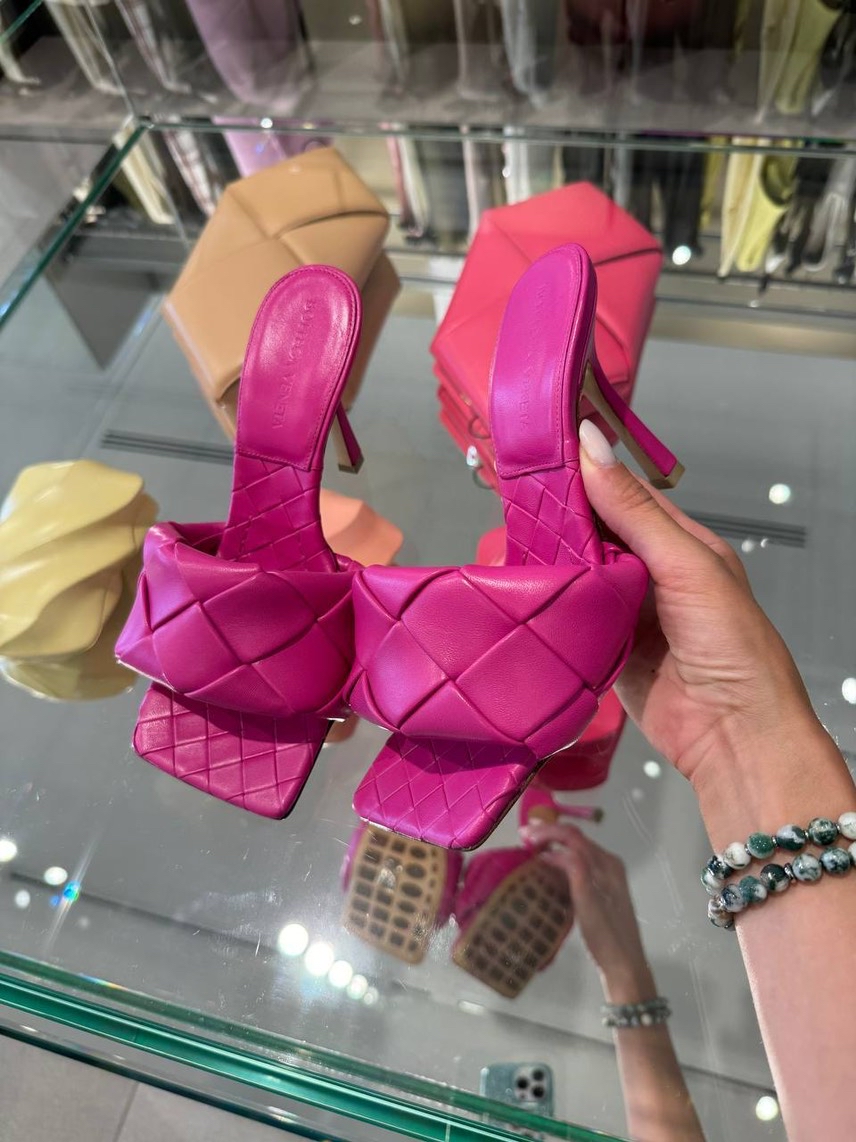 BOTTEGA VENETA Sandals side view - Women's luxury Shoes
