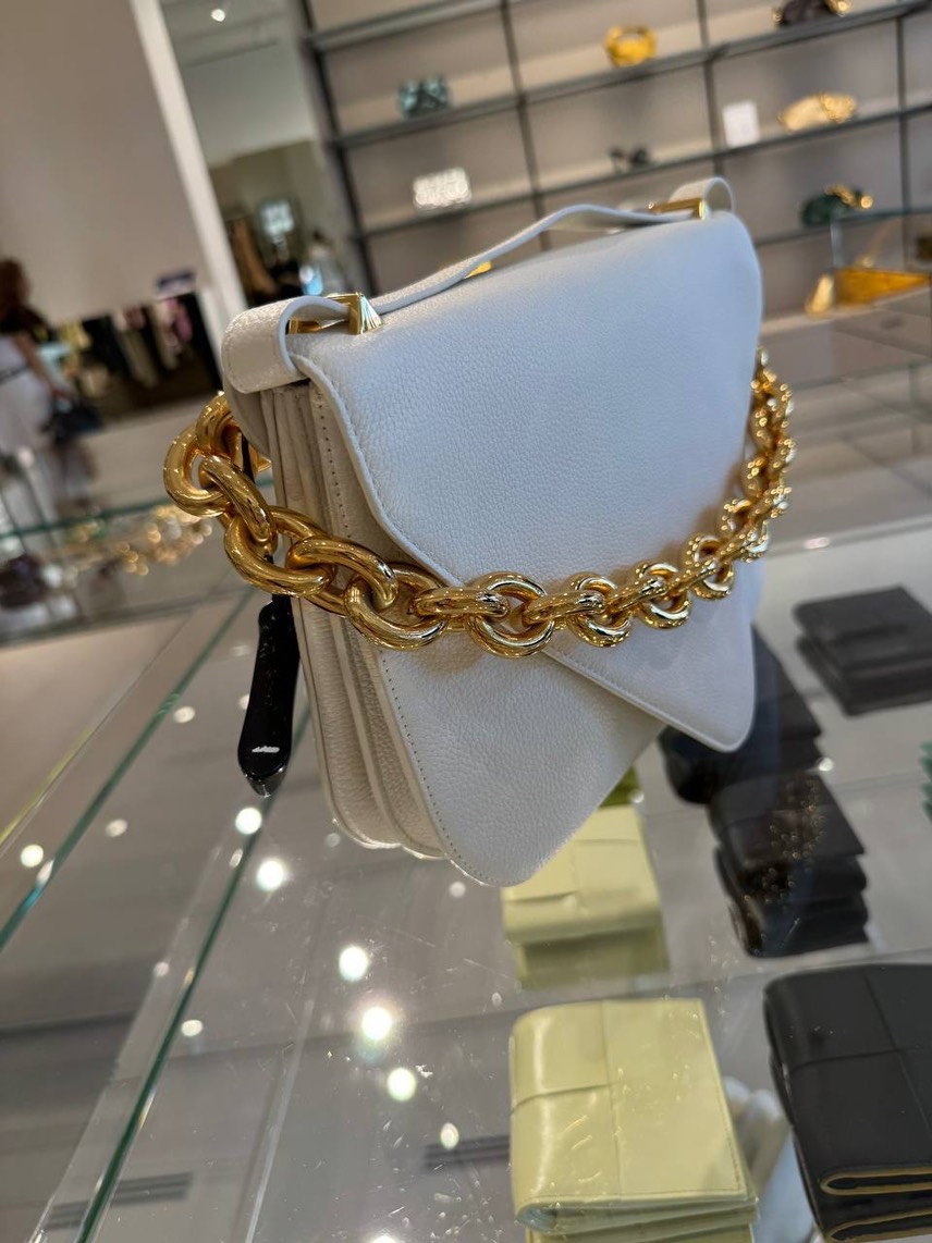 BOTTEGA VENETA Shoulder bags side view - Women's luxury Bags