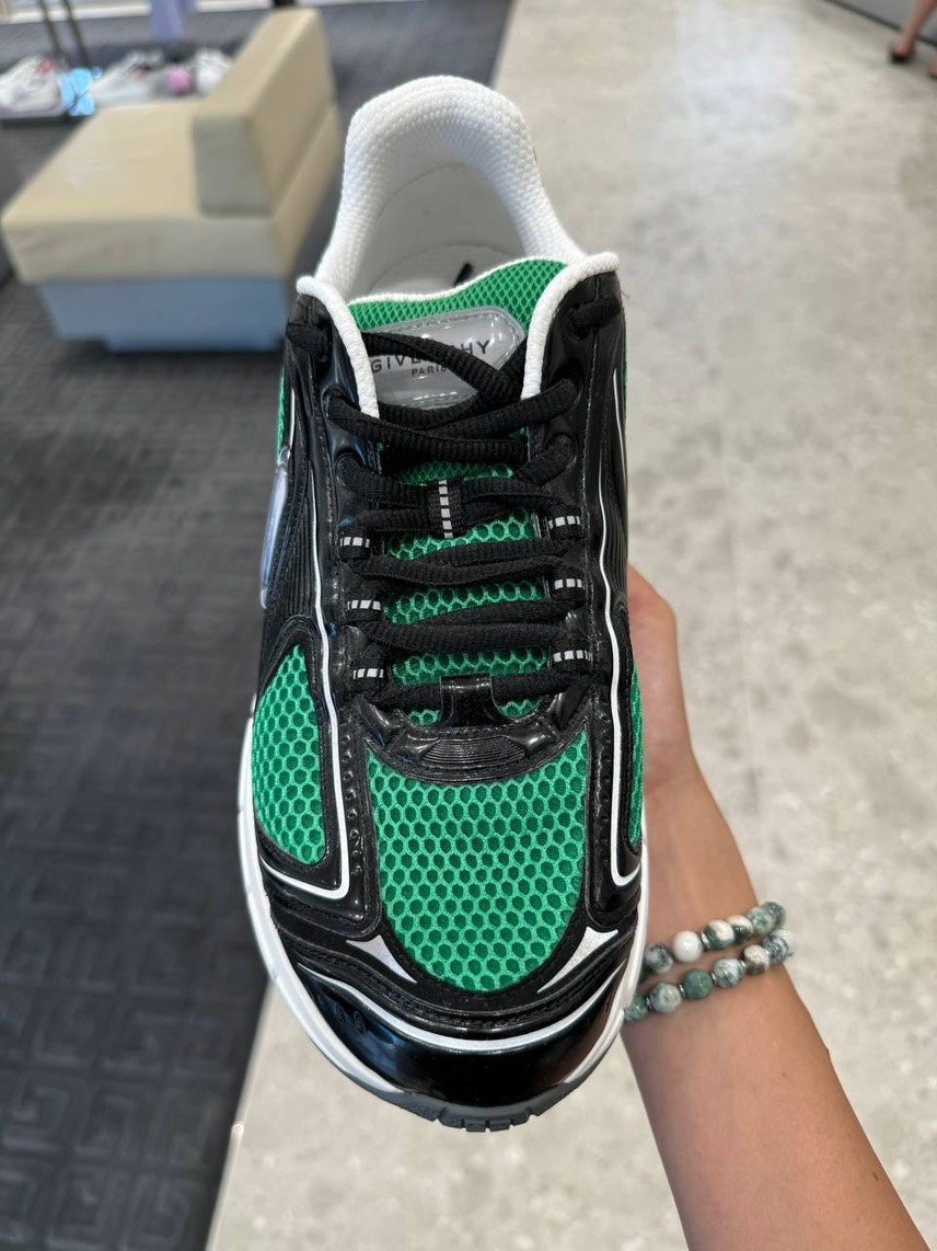 GIVENCHY Sneakers side view - Men's luxury Shoes