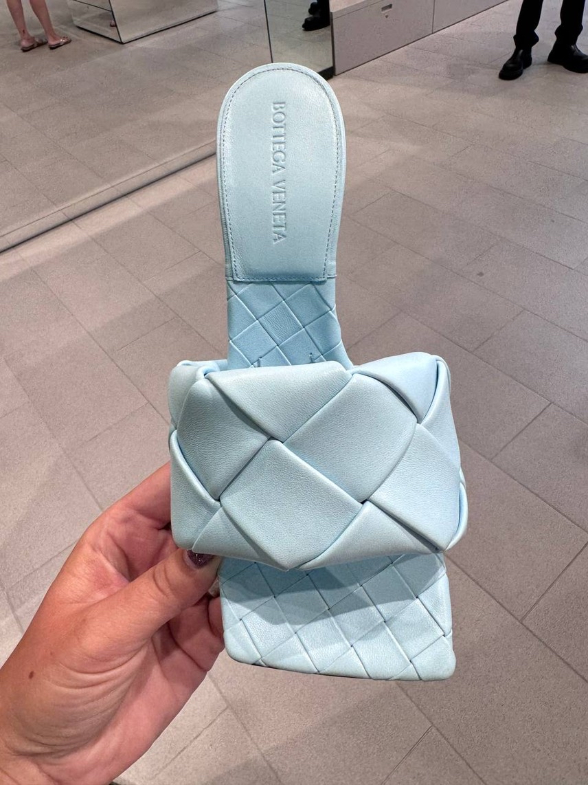 BOTTEGA VENETA Sandals side view - Women's luxury Shoes