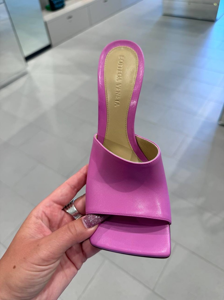 BOTTEGA VENETA Sandals side view - Women's luxury Shoes