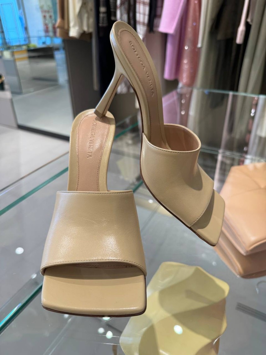 BOTTEGA VENETA Sandals front view - Women's luxury Shoes