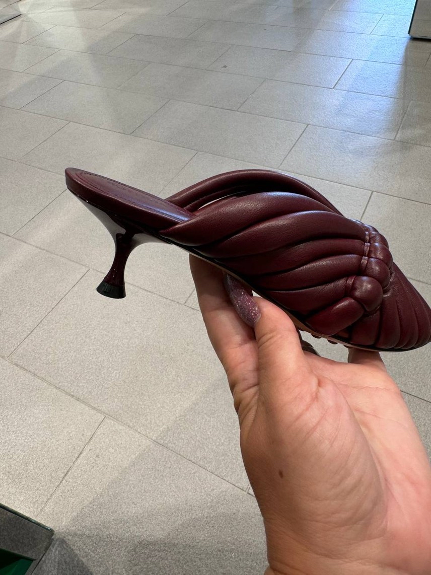 BOTTEGA VENETA Sandals side view - Women's luxury Shoes