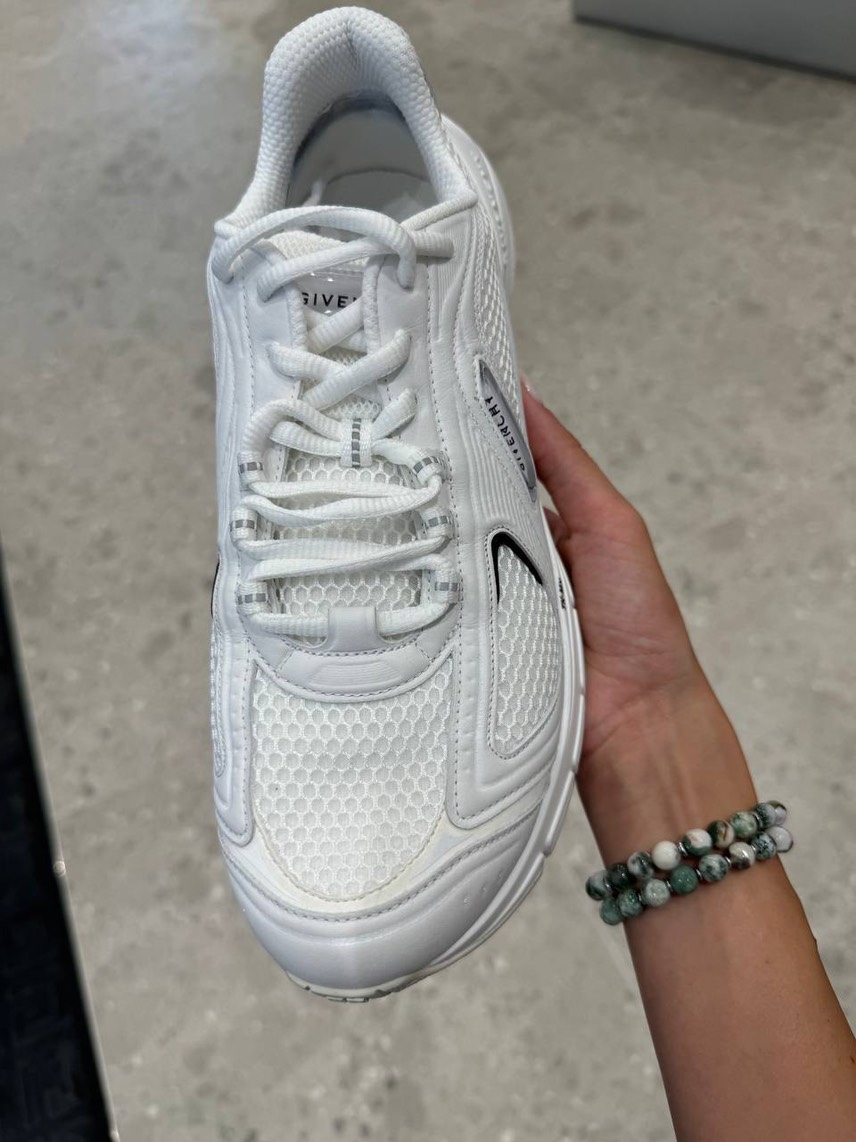 GIVENCHY Sneakers side view - Men's luxury Shoes