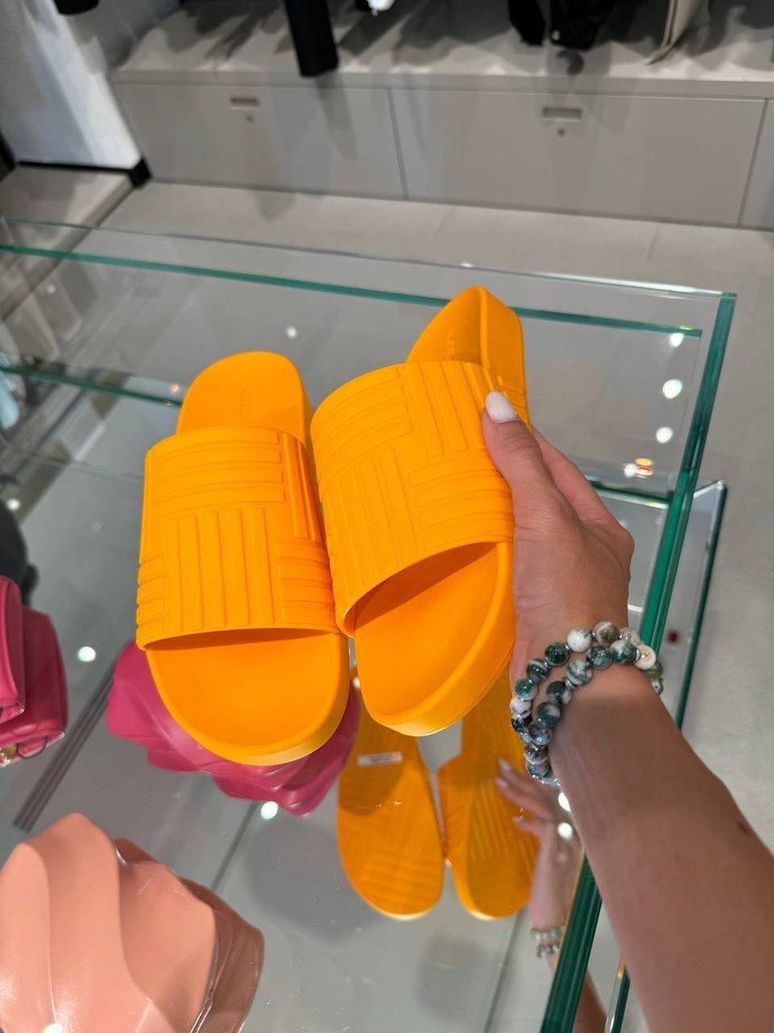 BOTTEGA VENETA Slides side view - Women's luxury Shoes