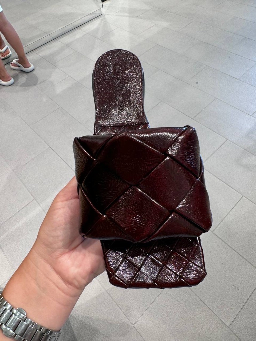 BOTTEGA VENETA Sandals side view - Women's luxury Shoes