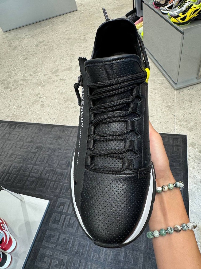 GIVENCHY Sneakers side view - Men's luxury Shoes