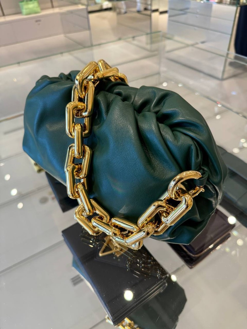 BOTTEGA VENETA Shoulder bags side view - Women's luxury Bags