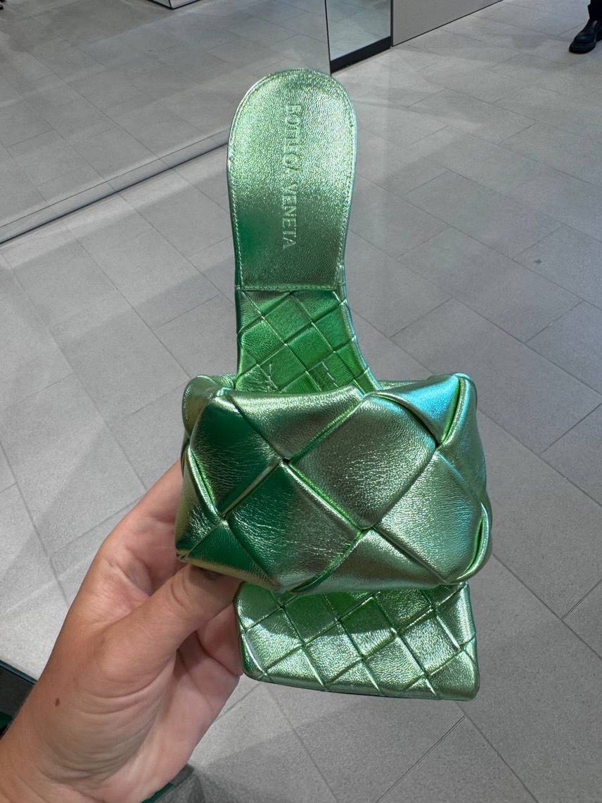 BOTTEGA VENETA Sandals side view - Women's luxury Shoes