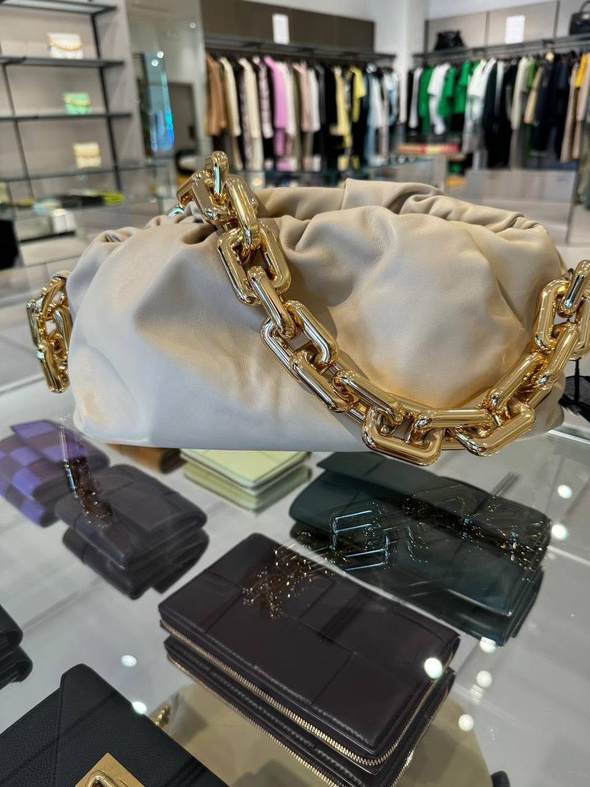 BOTTEGA VENETA Shoulder bags side view - Women's luxury Bags