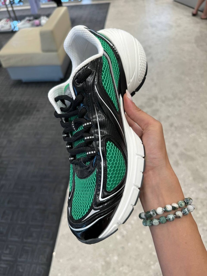 GIVENCHY Sneakers side view - Men's luxury Shoes