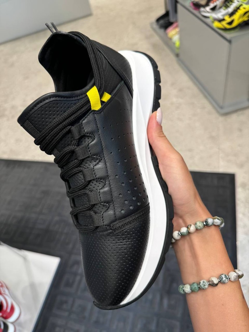 GIVENCHY Sneakers side view - Men's luxury Shoes