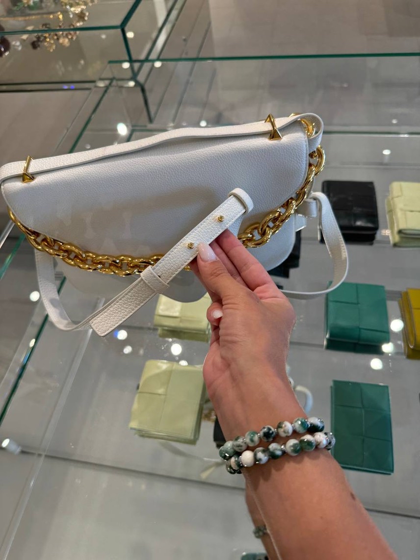 BOTTEGA VENETA Shoulder bags side view - Women's luxury Bags