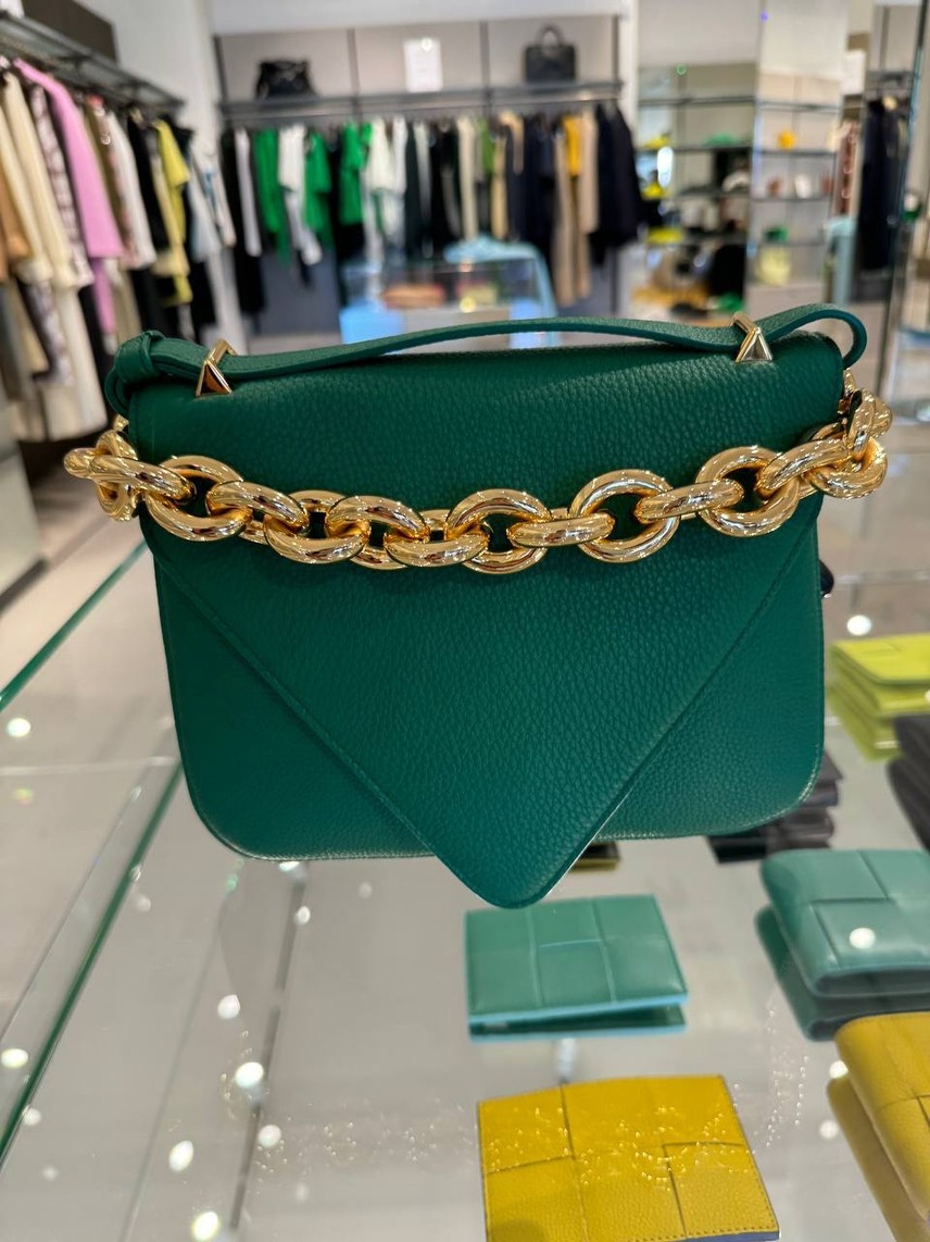 BOTTEGA VENETA Shoulder bags side view - Women's luxury Bags