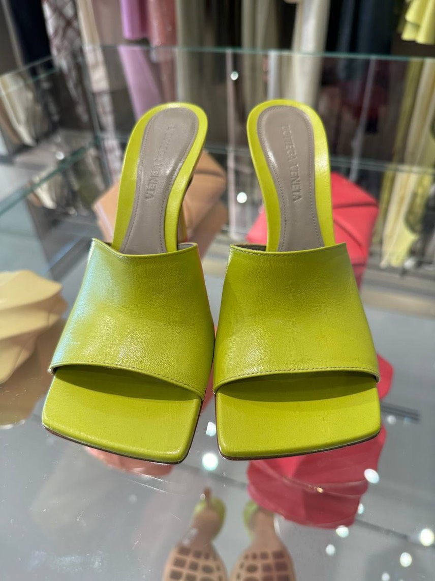 BOTTEGA VENETA Sandals side view - Women's luxury Shoes