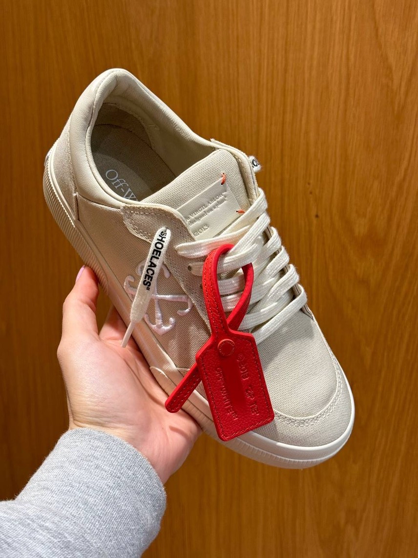 OFF-WHITE Sneakers side view - Women's luxury Shoes