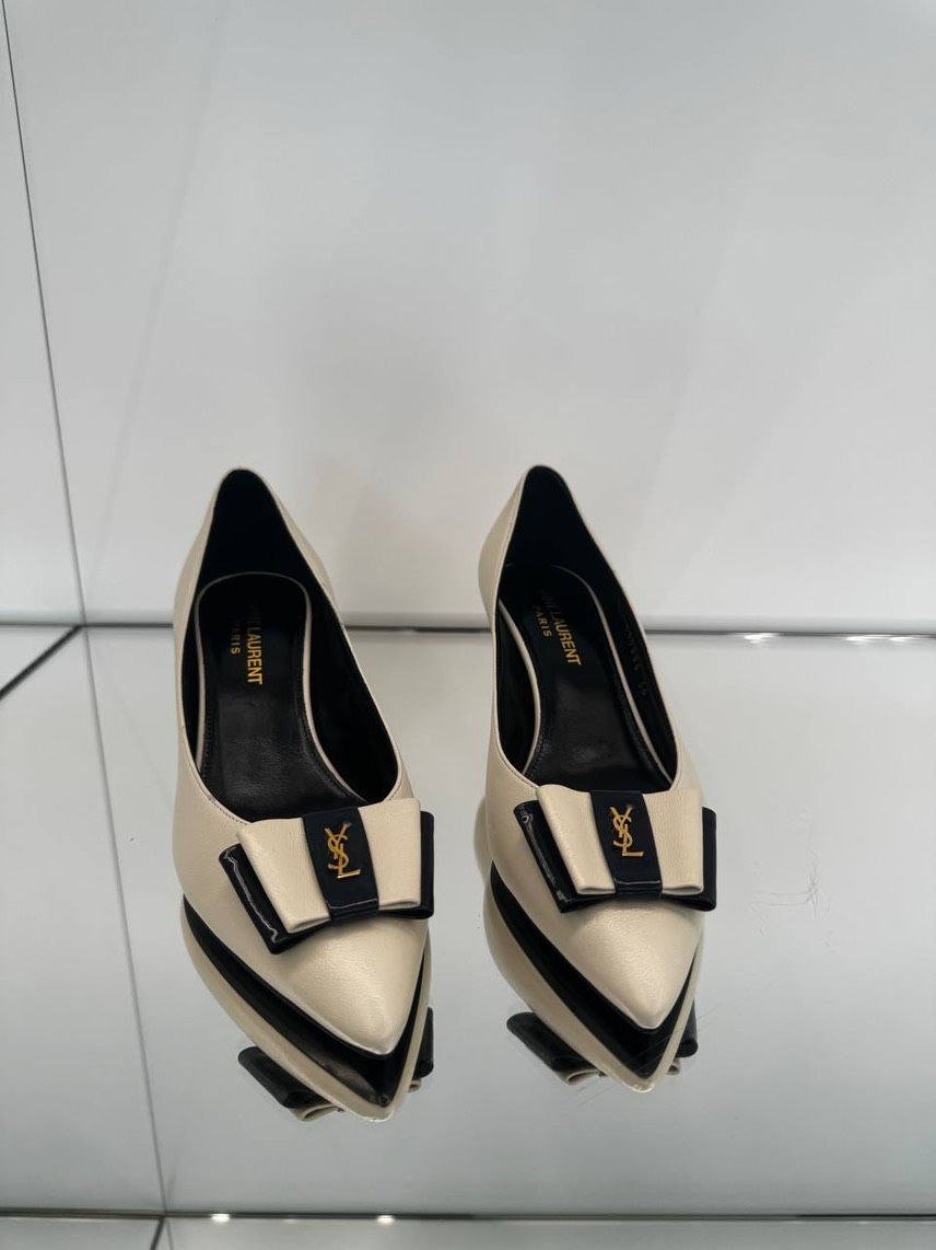 YVES SAINT LAURENT Pumps front view - Women's luxury Shoes