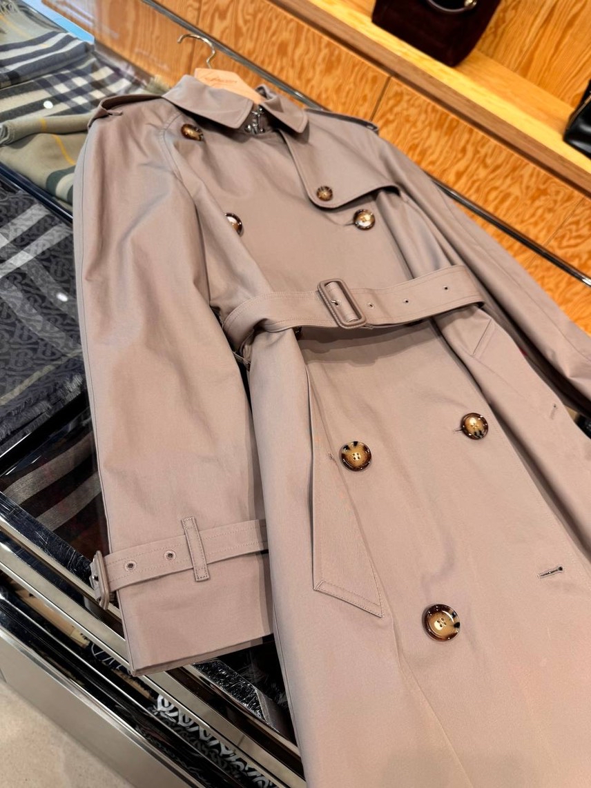 BURBERRY Coats side view - Women's luxury Clothes
