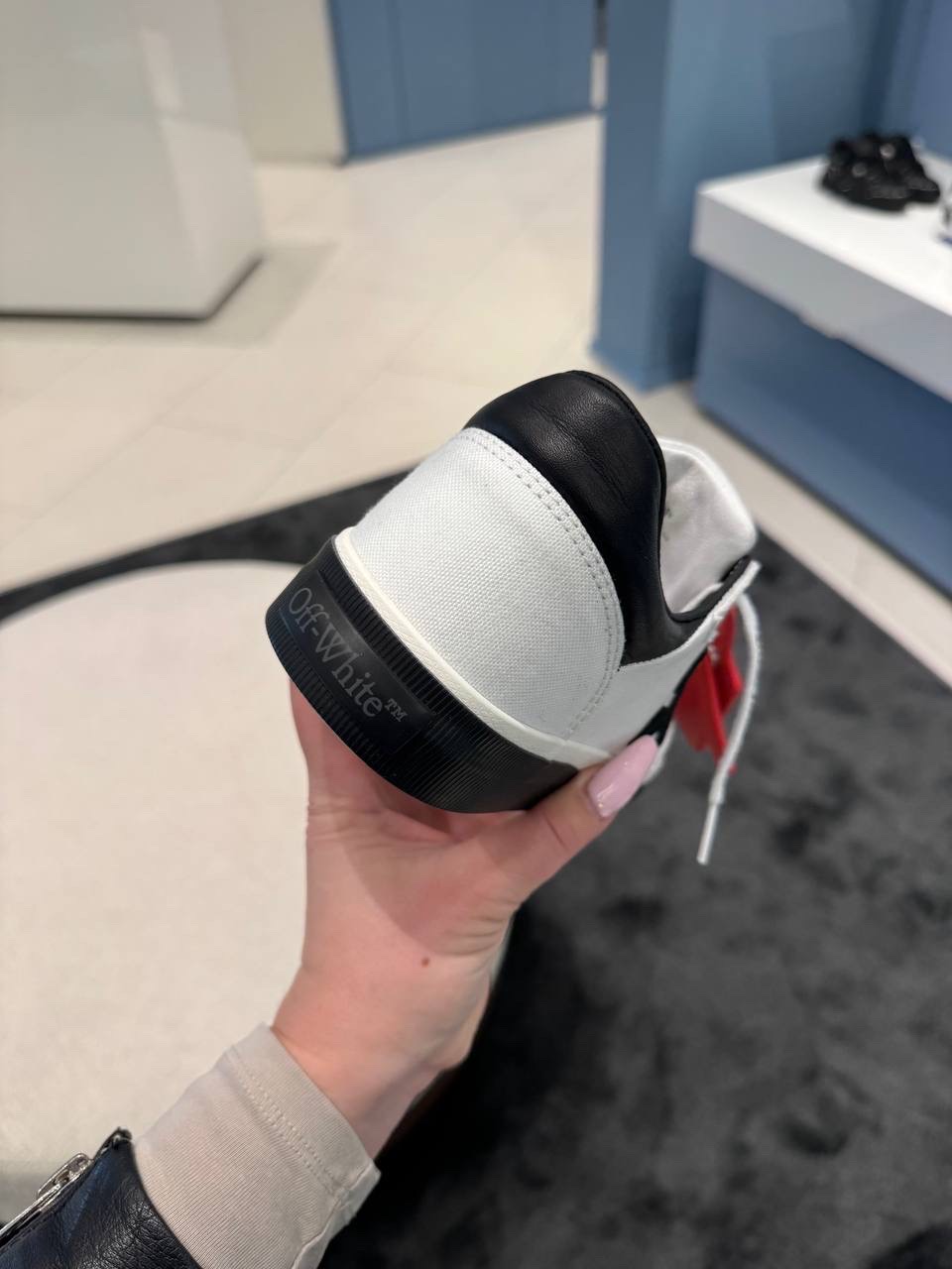 OFF-WHITE Sneakers side view - Men's luxury Shoes
