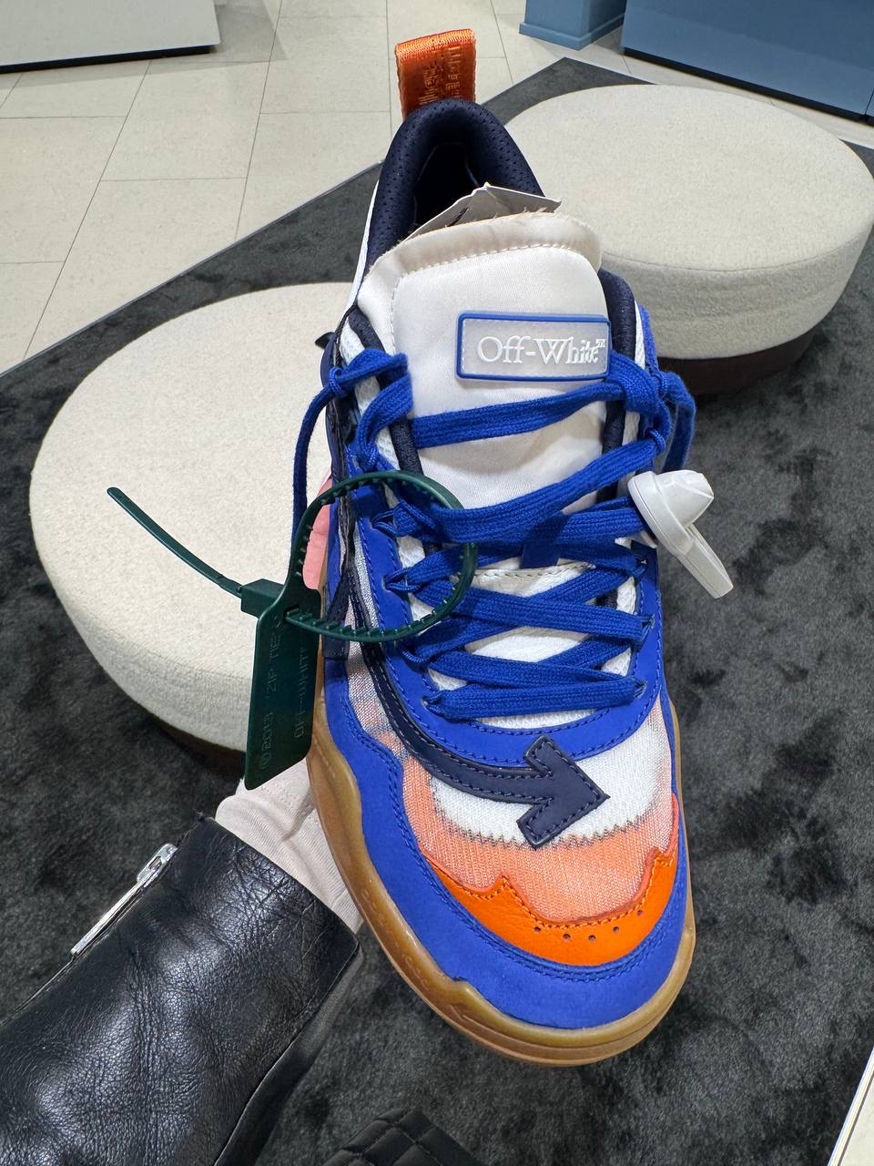 OFF-WHITE Sneakers side view - Men's luxury Shoes