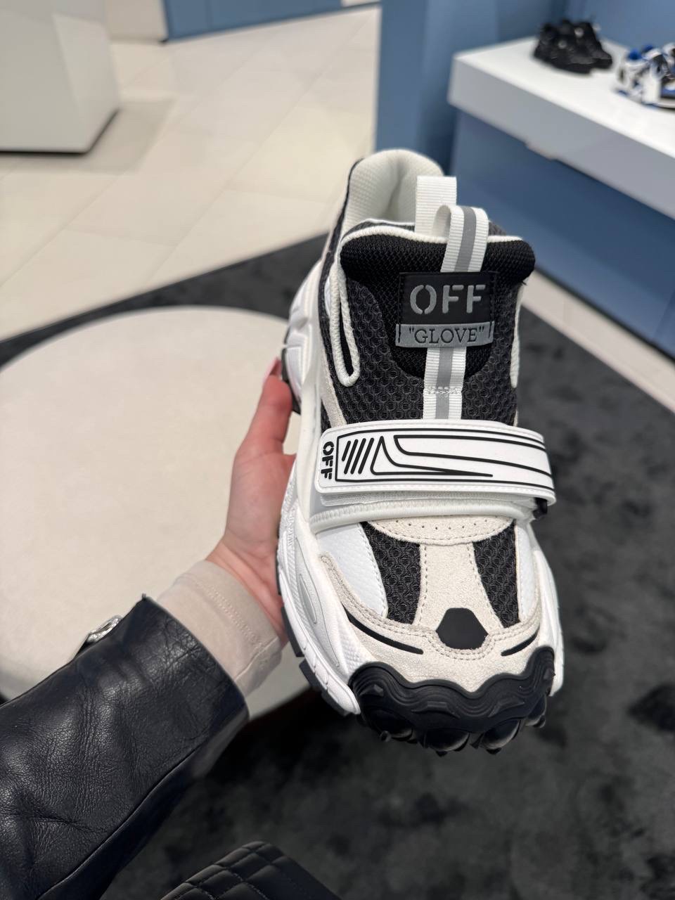 OFF-WHITE Sneakers side view - Men's luxury Shoes