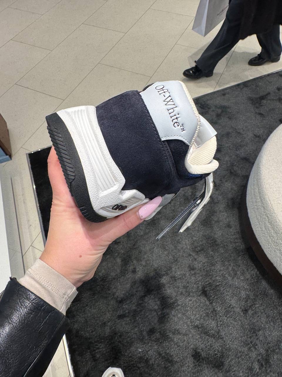 OFF-WHITE Sneakers side view - Men's luxury Shoes