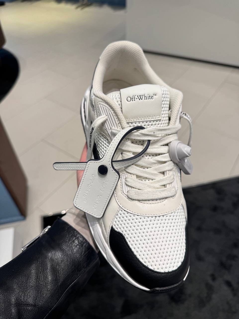 OFF-WHITE Sneakers side view - Men's luxury Shoes