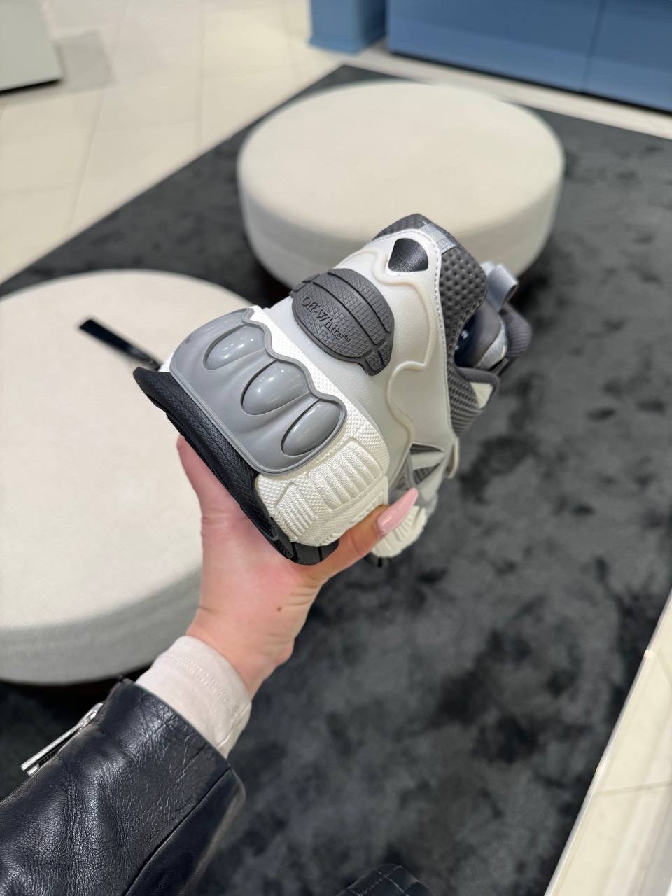 OFF-WHITE Sneakers side view - Men's luxury Shoes