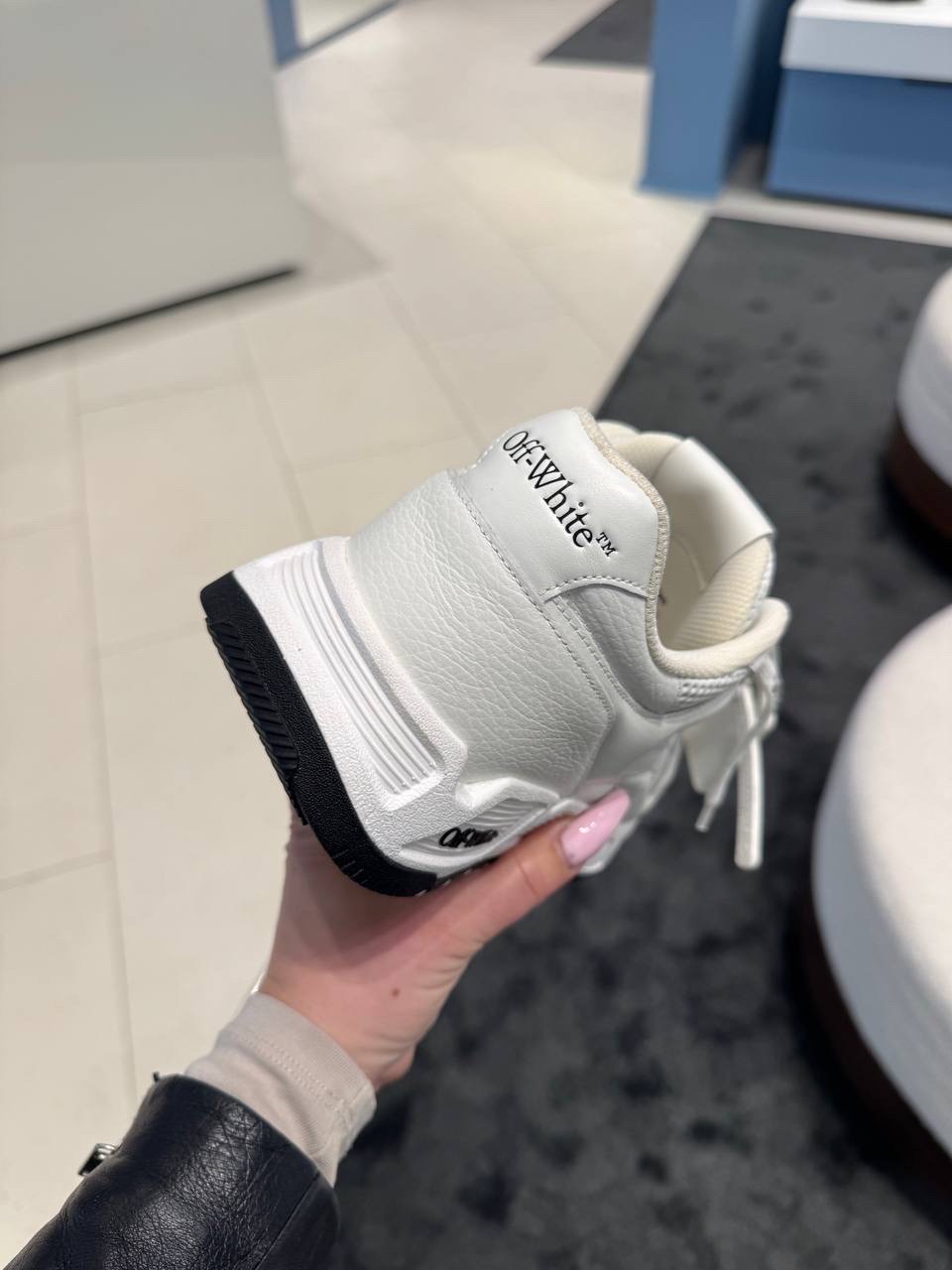 OFF-WHITE Sneakers side view - Men's luxury Shoes