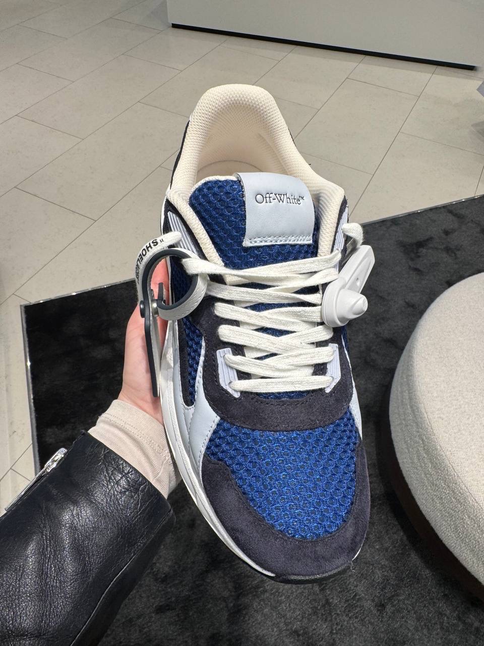 OFF-WHITE Sneakers side view - Men's luxury Shoes